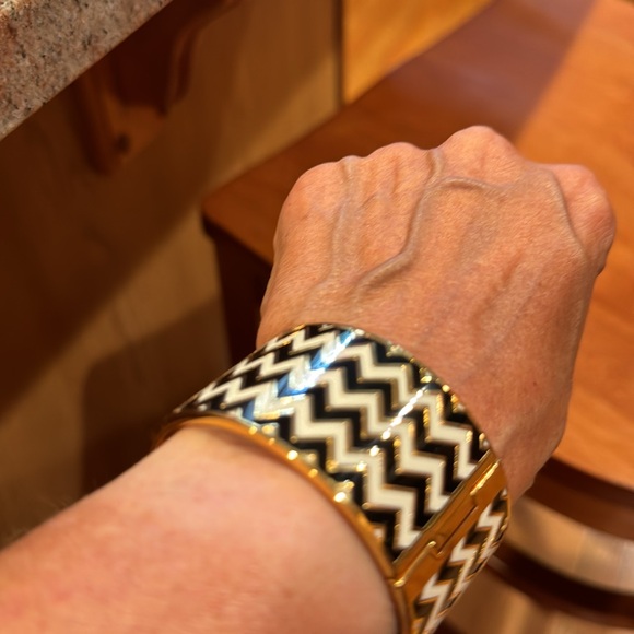 Kate Spade La Vida Loca Hinged Idiom Bangle - Picture 4 of 7